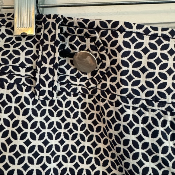 Ann Taylor  Womens Size 12 Black & White Print Margo Pants Capris - Picture 3 of 15